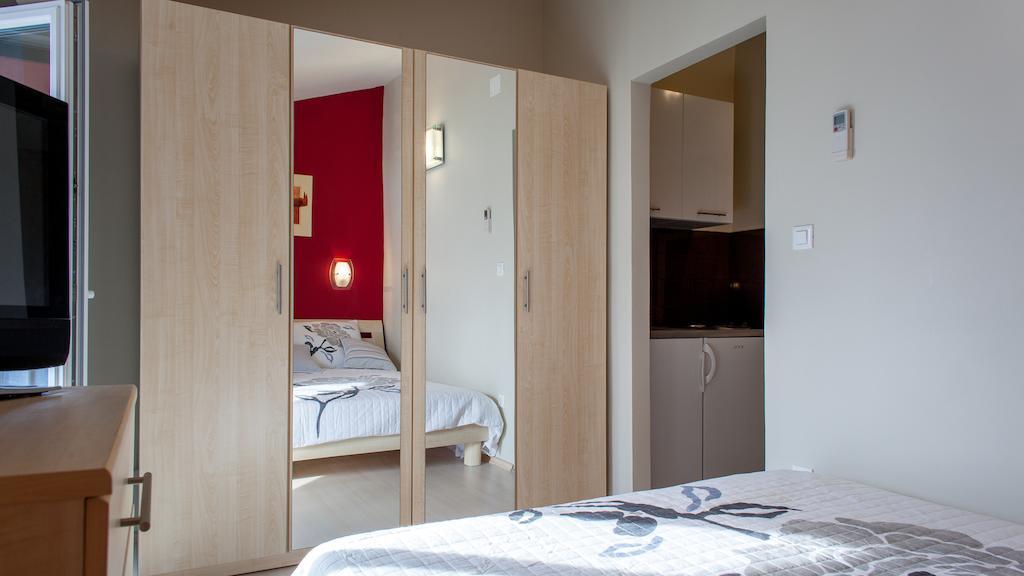 Apartments Toni أوميس الغرفة الصورة