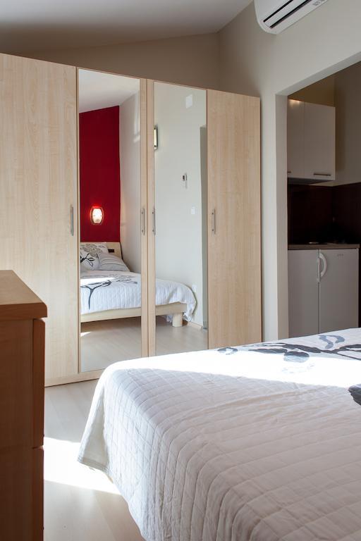 Apartments Toni أوميس الغرفة الصورة
