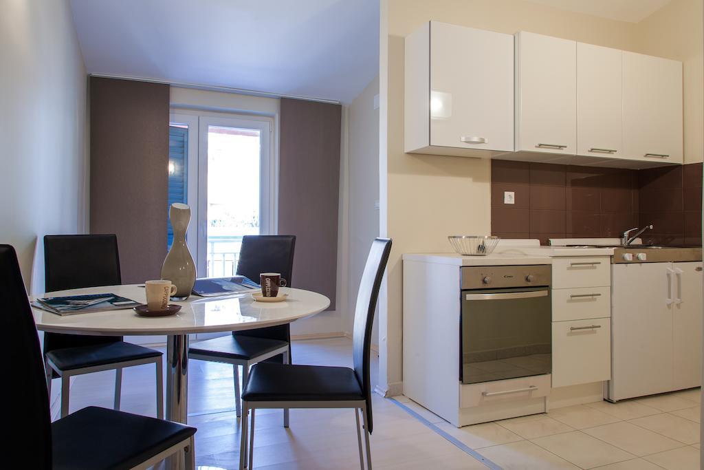 Apartments Toni أوميس الغرفة الصورة