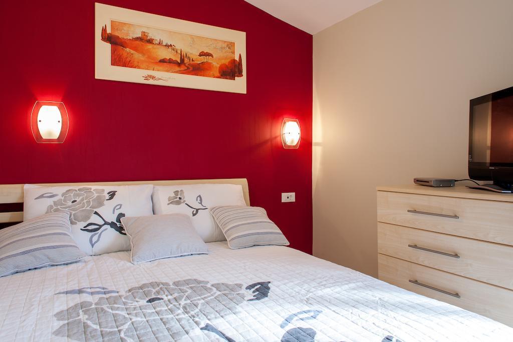 Apartments Toni أوميس الغرفة الصورة