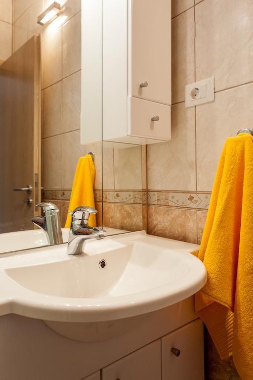 Apartments Toni أوميس الغرفة الصورة