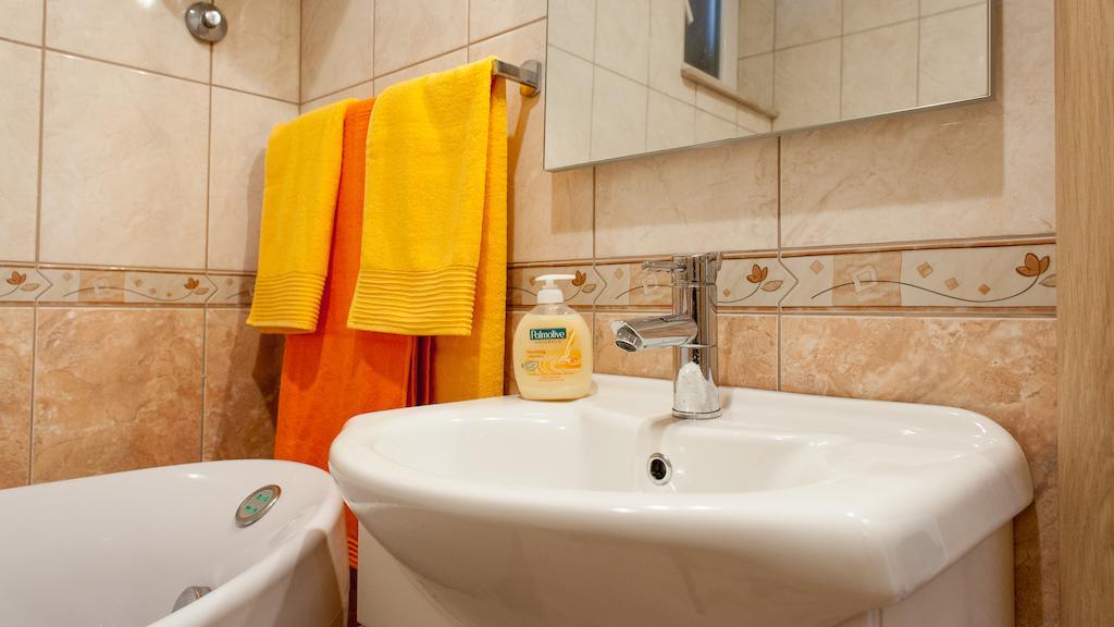 Apartments Toni أوميس الغرفة الصورة